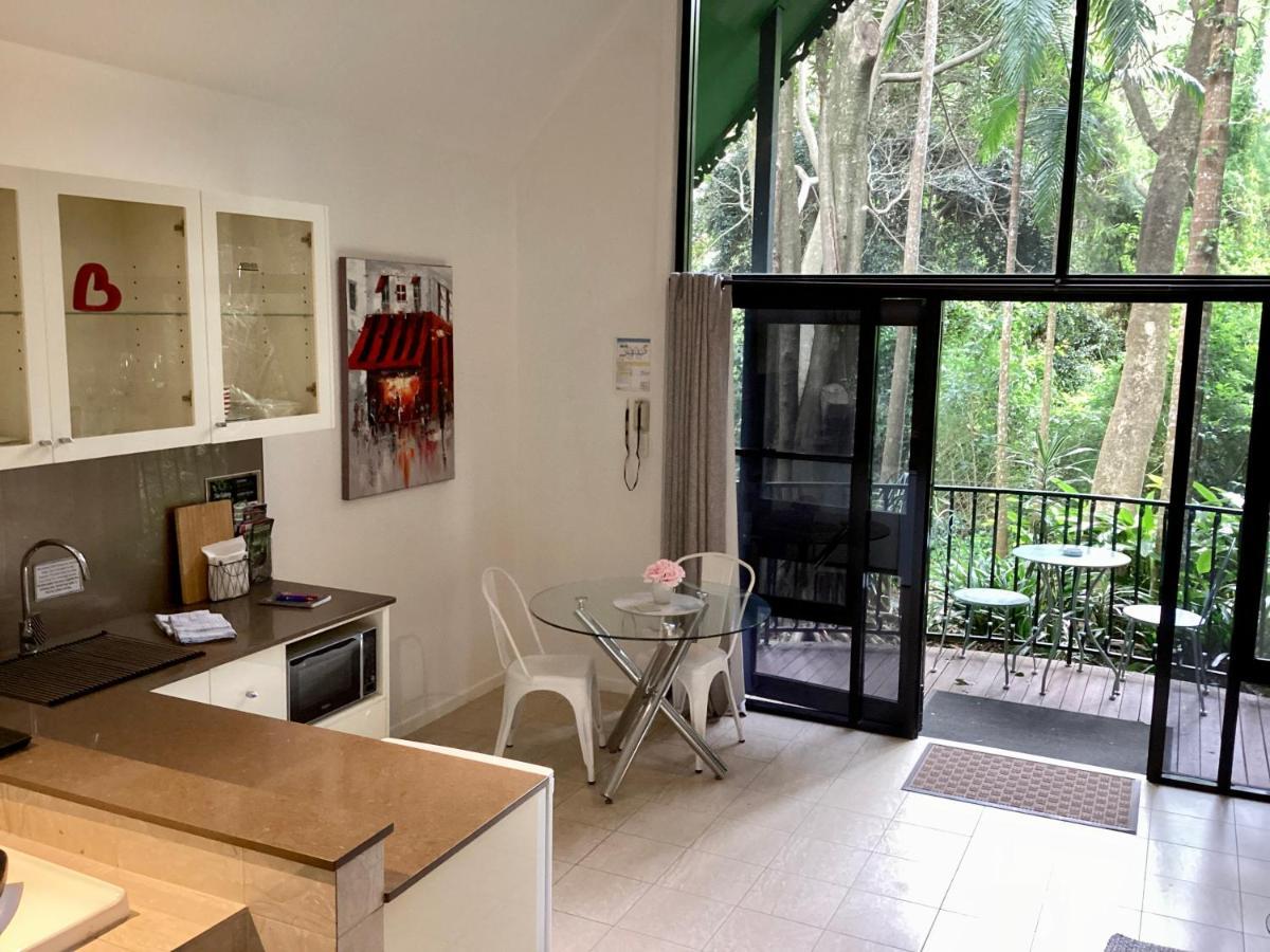 Chalet On Gallery Walk - King Bed, Spa, Fireplace, Wifi & Netflix, Linger A While Mount Tamborine Exterior photo
